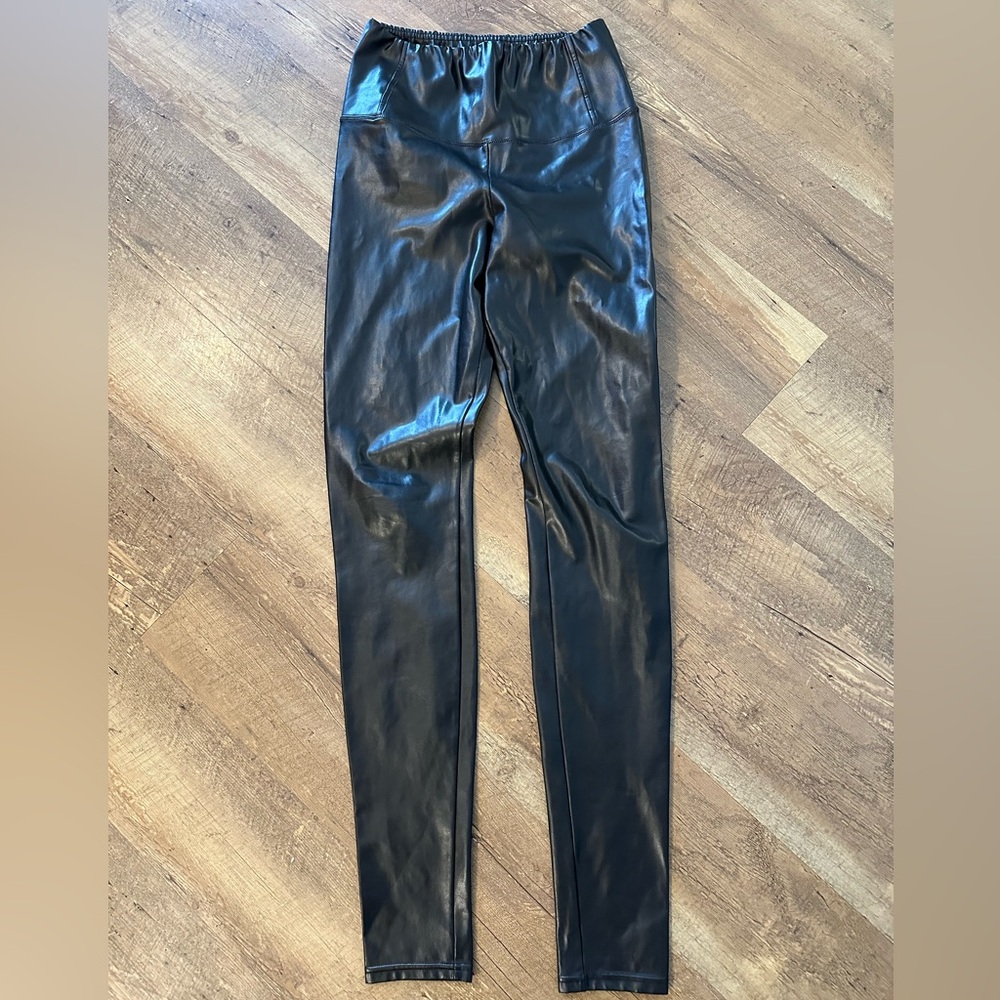 Wilfred Free Faux Leather Black Leggings
